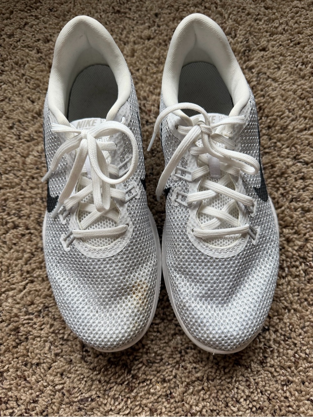 Nike White and Black Mesh Trainers - Picture 2 of 6